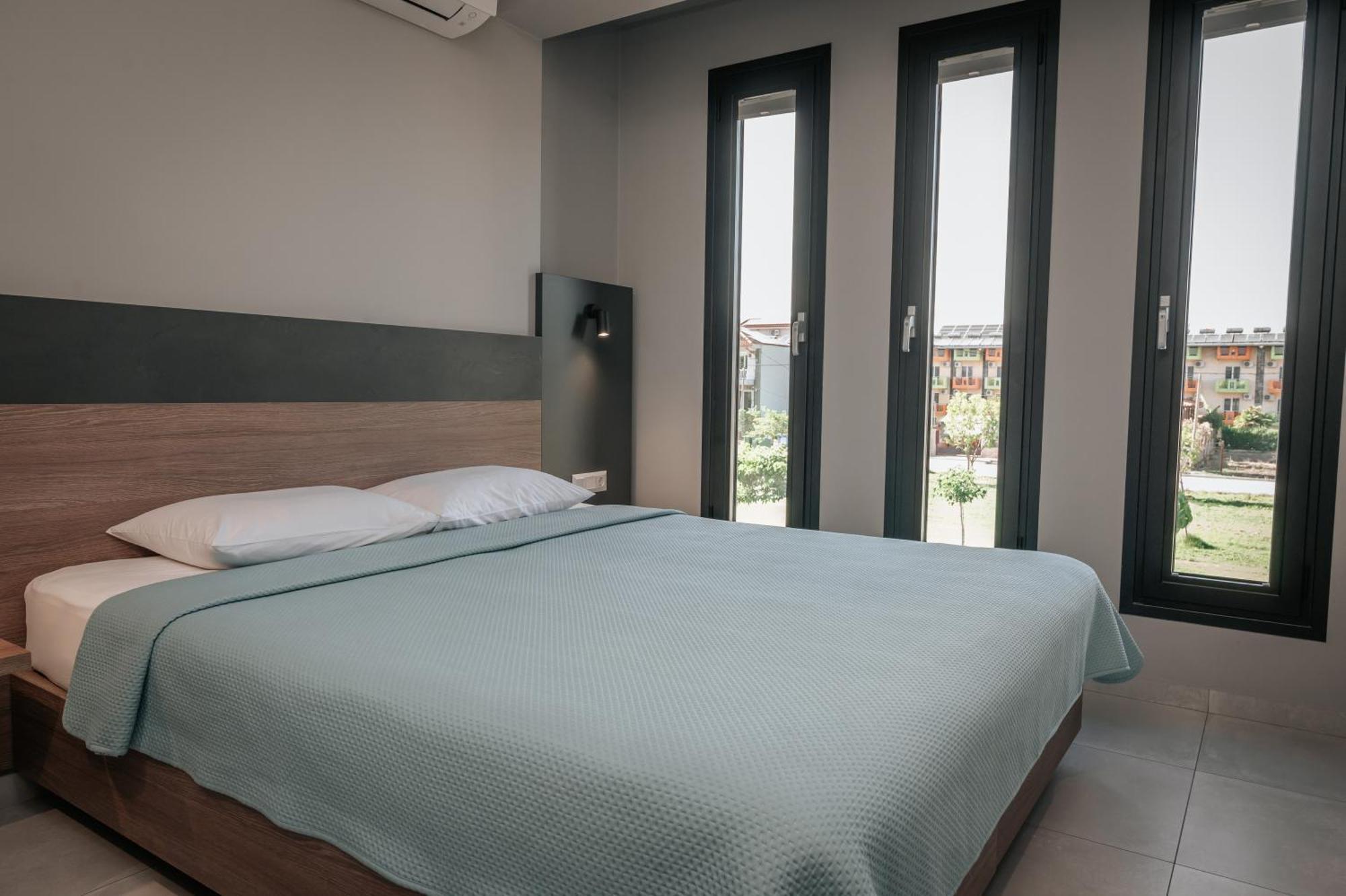 Elizabeth Queen Luxury Rooms Paralía Exterior foto
